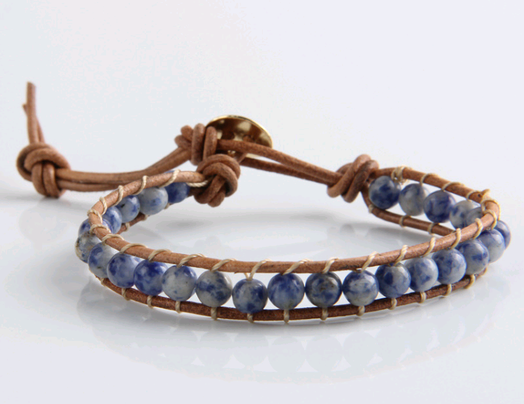 Bracciale in pelle naturale e pietra blu bianca, intreccio di perline fatte a mano, misura 6mm, stile casual e naturale.