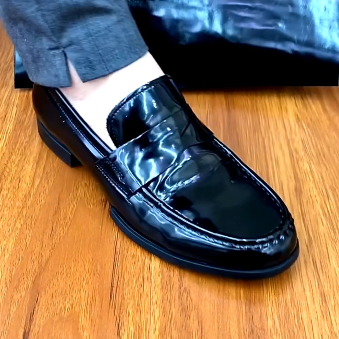 Scarpe da uomo in pelle lucida Valstrend, scarpe da business in vera pelle, stile elegante e professionale.