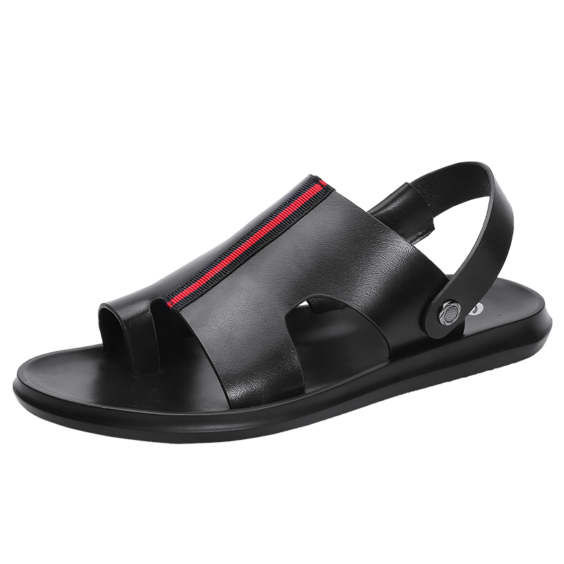 Sandali casual estivi in pelle traspirante per uomo del brand Valstrend, con suola comoda e design estivo.