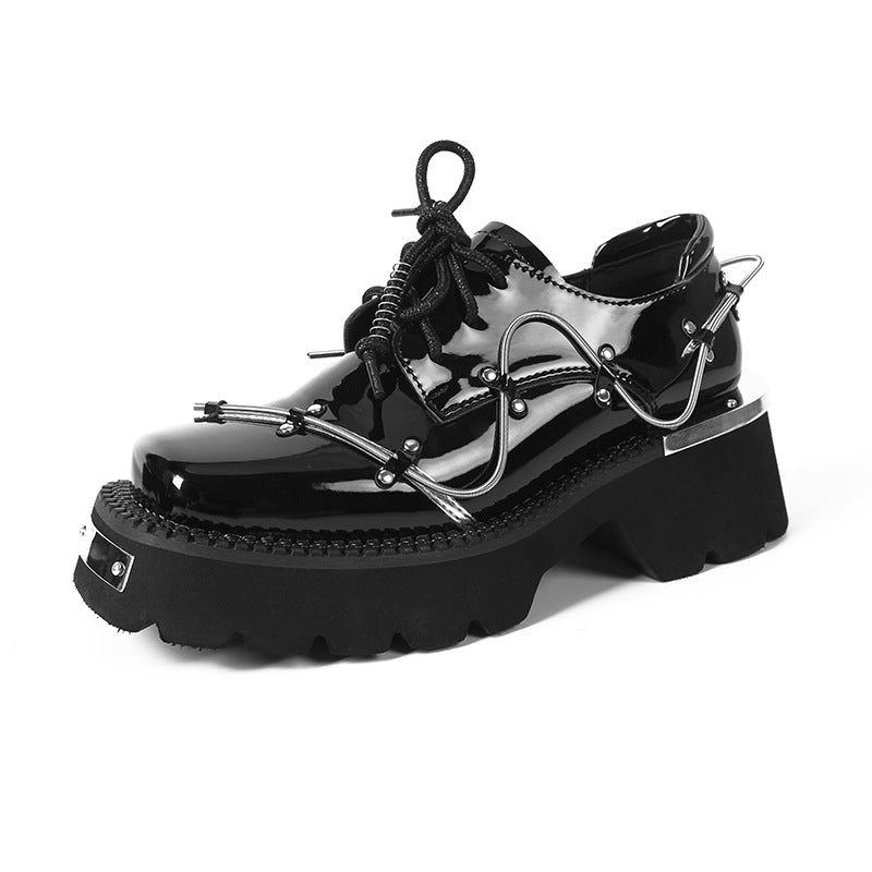 Scarpe donna Valstrend stile britannico con piattaforma, pelle, design decorativo primaverile e punta quadrata.
