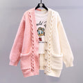Maglione doppiopetto in patchwork a contrasto di colori, stile casual, marca Valstrend shop, dettaglio sartoriale e tessuto caldo