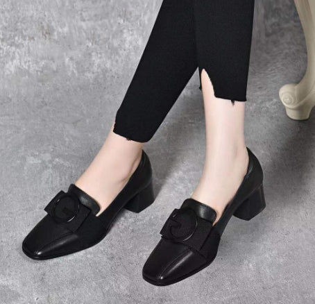 Scarpe donna Valstrend con tacco medio, pelle morbida, stile britannico, punta quadrata e suola robusta in pelle.