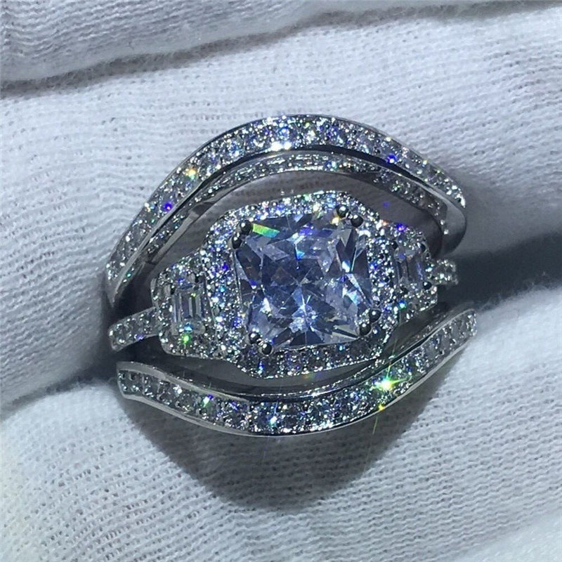 Anello fashion explosion con zirconi pieni di diamanti, stile elegante e brillante, marca Valstrend shop.