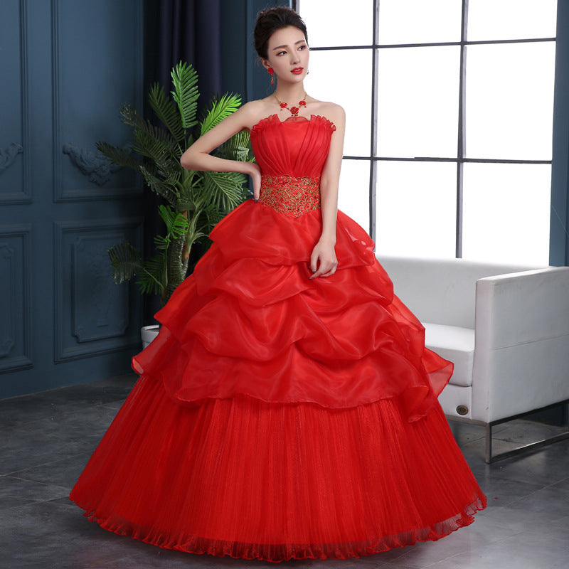 Top tubino rosso da sposa Valstrend, vestito da matrimonio grande taglia, dettaglio del tessuto e stile elegante.