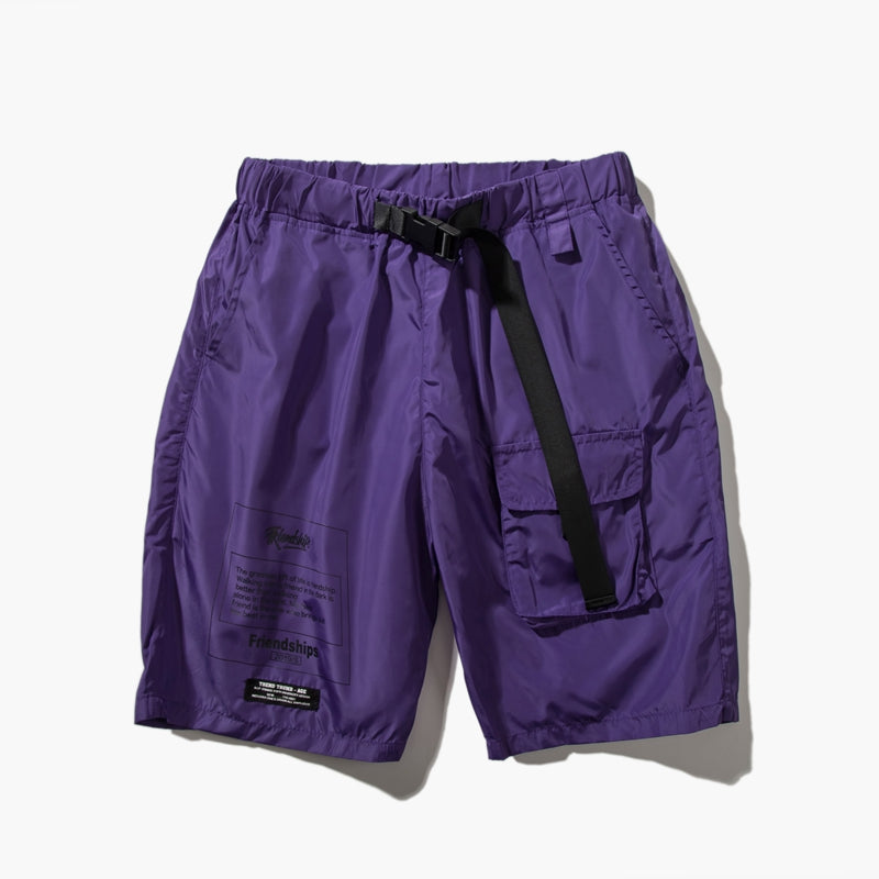 Shorts casual a fantasia bicolore con lacci, stile informale, marca Valstrend shop, visibili dettagli di tessuto e design.