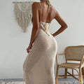 Vestito Valstrend con spalline sottili, cuciture decorative, design a incrocio e dettaglio hollow out in tessuto leggero.