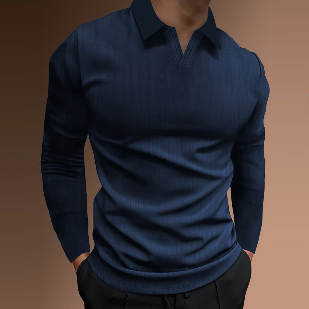 Uomo con camicia casual da lavoro Valstrend con maniche lunghe e colletto a tinta unita, stile fitness e business.