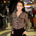 Camicia casual in chiffon con stampa leopardata per donna, collo alto e stile elegante, marca Valstrend.