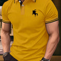 Camicia da uomo Valstrend con motivo cavaliere, maniche corte, collo a lancia, stile estivo, moda sportiva e da lavoro.