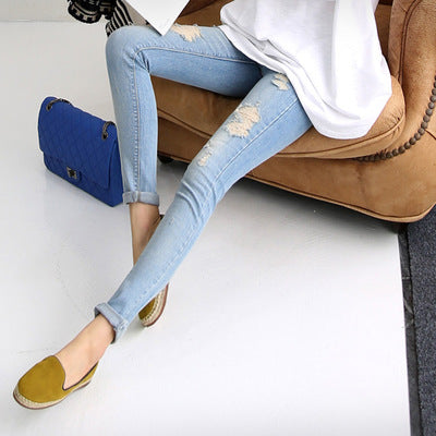 Jeans skinny fit per donne incinte di marca Valstrend shop, morbidi e comodi, in tessuto elastico con fascia di supporto.