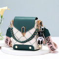 Borsa a secchiello estiva donna Valstrend, con catena, in tessuto colorato e design elegante, vista frontale.