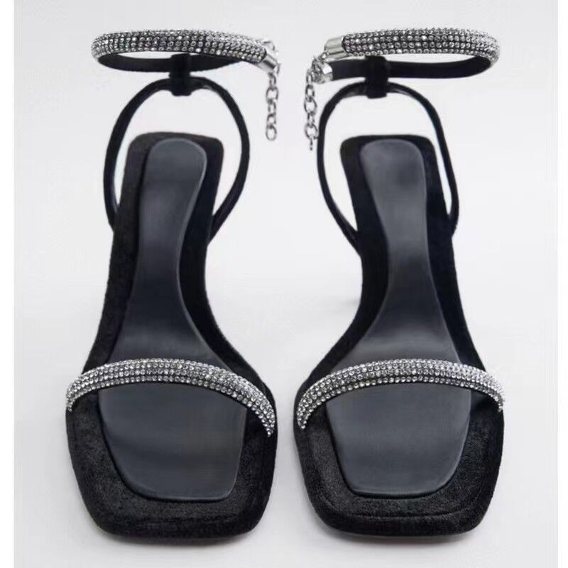 Sandali donna Valstrend con punta quadrata, tacco a spillo e dettagli di strass, stile elegante e alla moda.