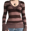 Maglione femminile a righe color pesca con colletto, maniche a campana strette e svasate, marca Valstrend.
