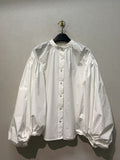 Camicia retrò francese Valstrend con maniche lantern, stile temperament, dettagli vintage e tessuto leggero, vista frontale.