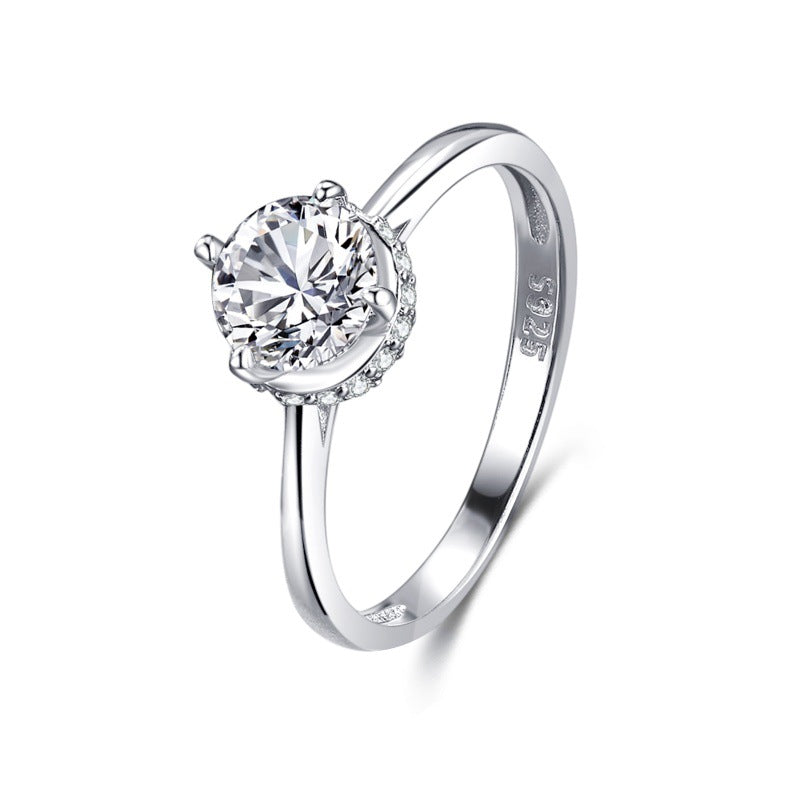 Anello classico in argento S925 con micro-inserto di diamanti, elegante e raffinato, perfetto come gioiello da donna.