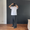 Jeans neri destrutturati e invecchiati Valstrend shop, stile usurato e lavato, con dettagli distressed e effetto vintage.