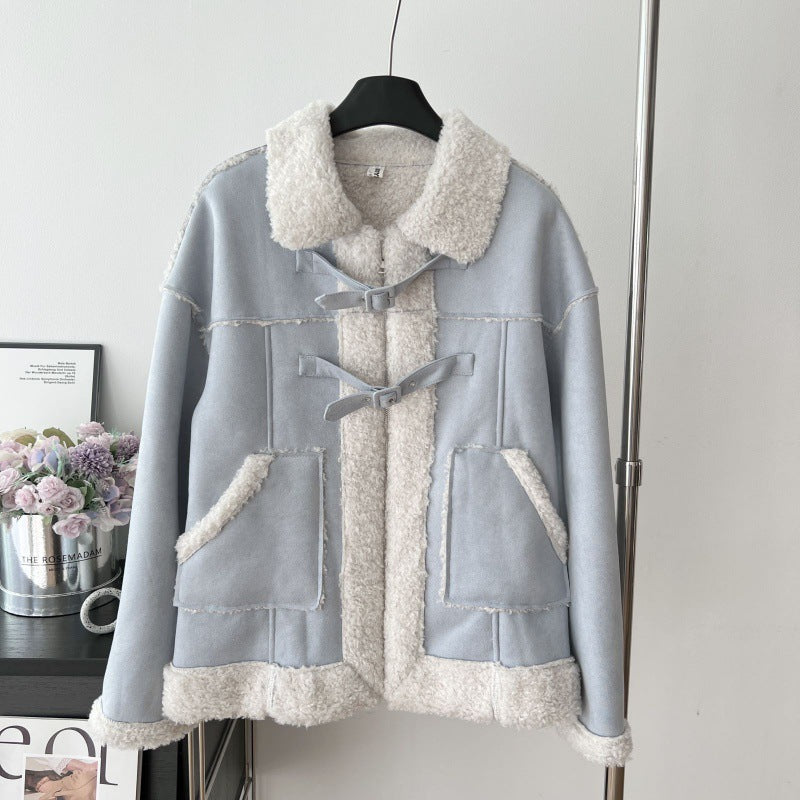 Giacca calda in peluche di moda Valstrend, vestibilità ampia e stile casual, ideale per un look autunnale e invernale.