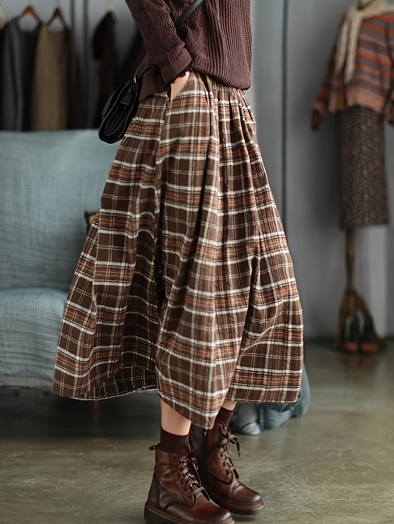 Vestito casual stile vacanza Valstrend con vita elasticata e gonna a-line, in tessuto leggero e colorato.