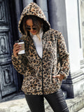 Giacca casual da donna Valstrend con cappuccio, maniche lunghe, stampa leopardo, velluto doppio lato, vestibilità ampia.