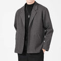 Giacca da uomo casual in lana elegante di Valstrend, piccolo taglio, dettagli in tessuto morbido e stile moderno.