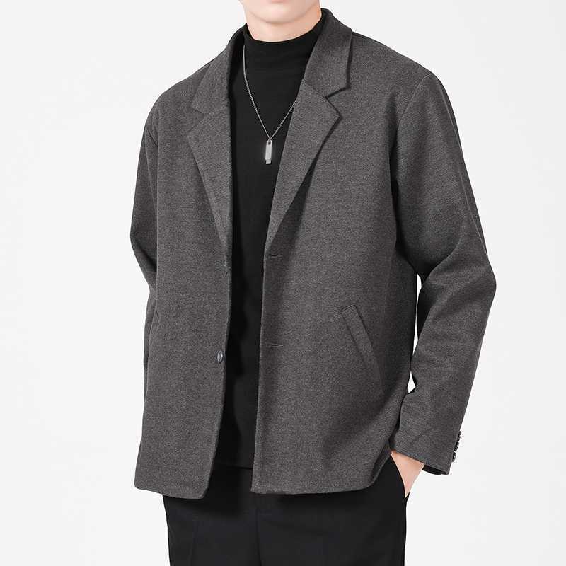 Giacca da uomo casual in lana elegante di Valstrend, piccolo taglio, dettagli in tessuto morbido e stile moderno.