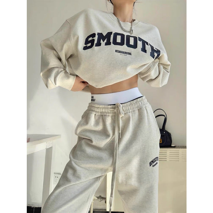 Completo di felpa e pantaloni sportivi oversize Valstrend, set comodo da corsa e studi, colore neutro, tessuto morbido e casual.