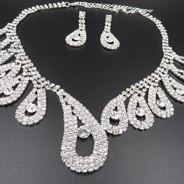 Collana con grande catena e dettagli di diamanti, accessori da sposa Valstrend, nuovo set di gioielli da matrimonio.