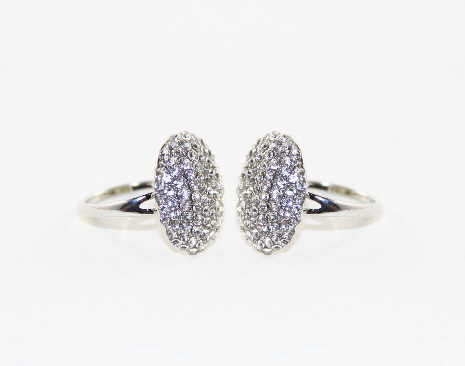 Anello di fidanzamento Twilight Eclipse Bella con diamanti, argento sterling, design elegante e dettagli lucidi.