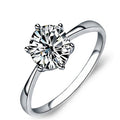 Anello in argento 925 placcato con zirconi a sei griffe, ideale come fede nuziale o regalo di nozze, di Valstrend.