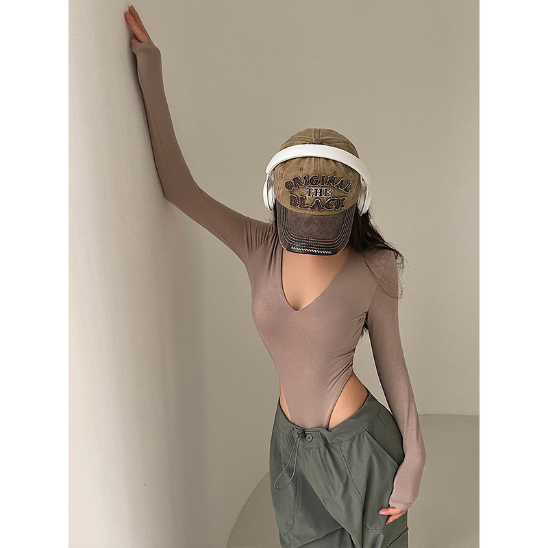 Body nero elasticizzato a maniche lunghe, maglietta aderente e slim-fit Valstrend, con scollo a V e tessuto color solid.