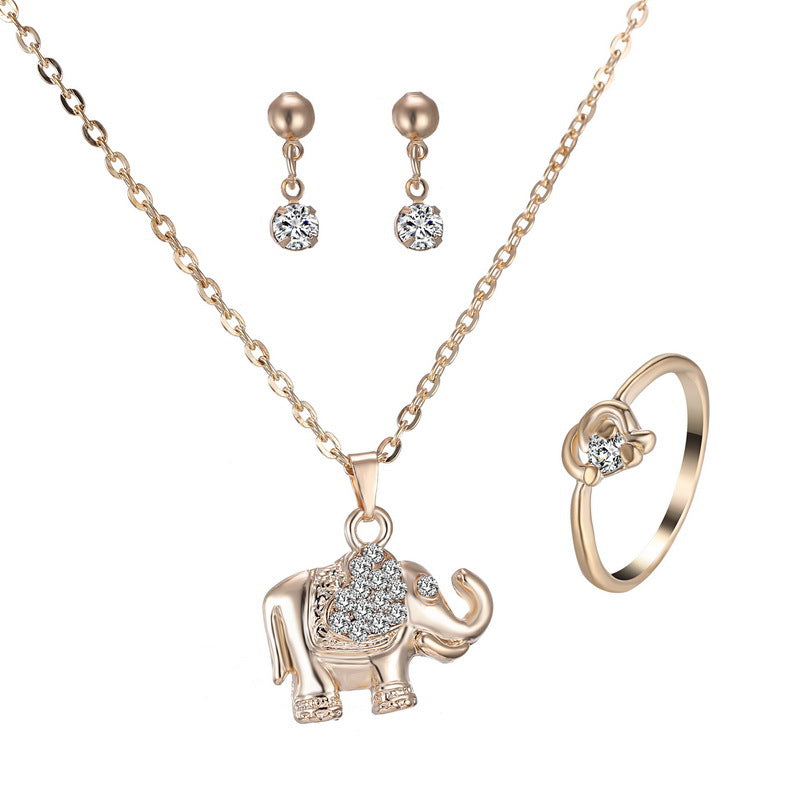 Pendenti, collane, anelli ed orecchini in gioielleria animalier Valstrend, set da sposa e accessori all'ingrosso.