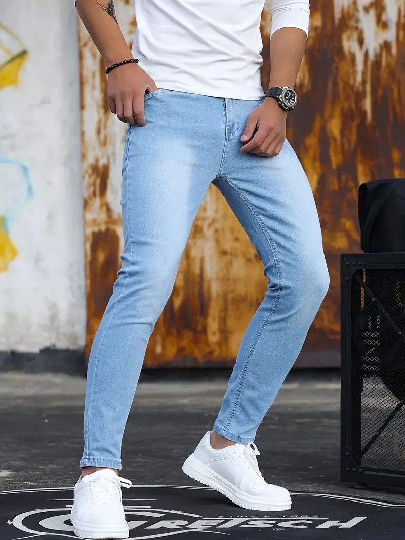 Pantaloni uomo Valstrend in jeans slim fit con zip, lavati retrò, elasticizzati, stile casual e moderno.