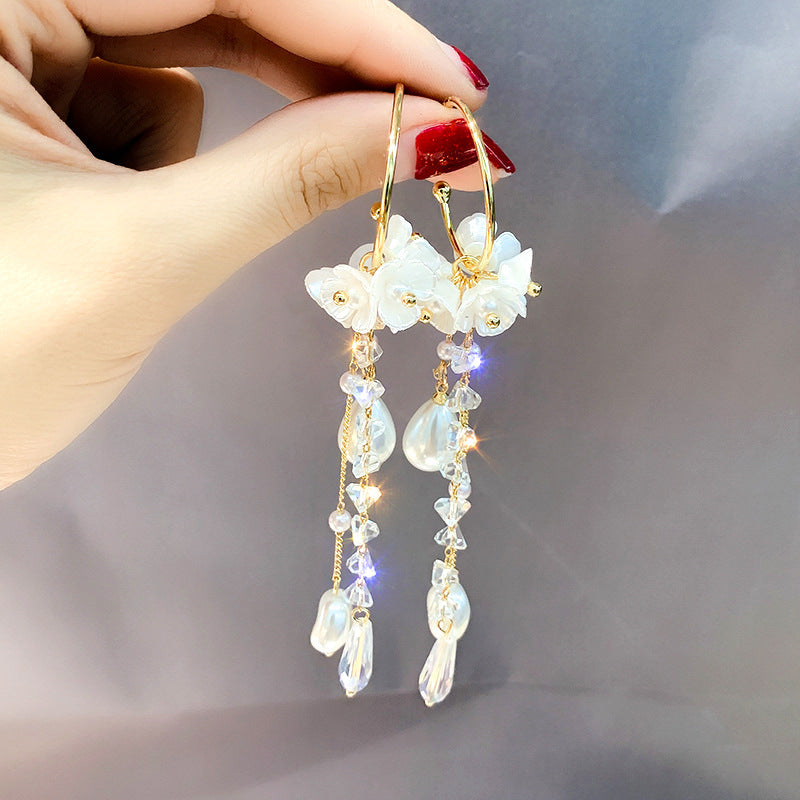 Orecchini eleganti in argento sterling con perle di lusso, design raffinato e stile sofisticato, ideali per un look elegante e femminile