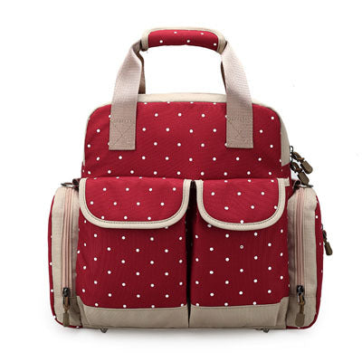 Donna in gravidanza con borsa multifunzione per mamma e bambino Valstrend, con tasche e scomparti pratici per tutto il necessario.