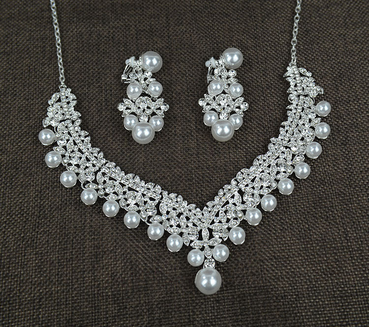 Collana di perle bianche con diamanti, set da sposa con orecchini e accessori per capelli, elegante e raffinato.
