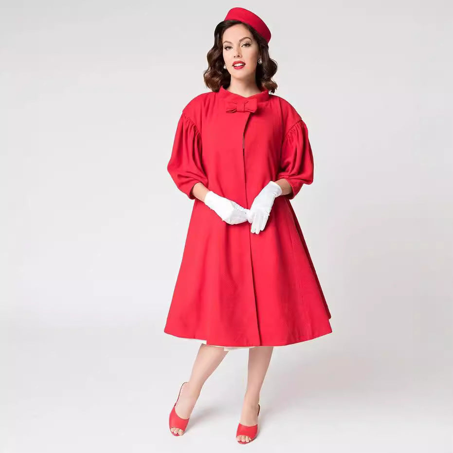 Cappotto lungo in lana a tinta unita per donna di Valstrend, modello con fiocco, stile elegante e caldo.
