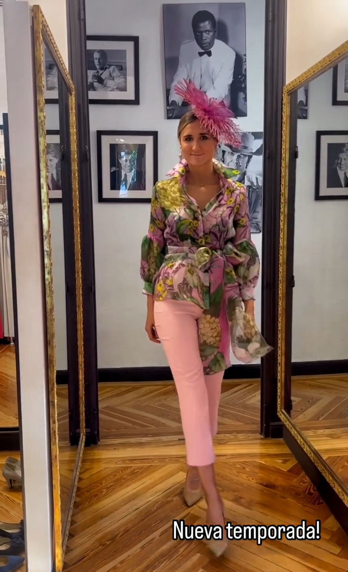 Completo donna con gonna a maniche lunghe e top coordinato Valstrend, abbigliamento elegante e alla moda.