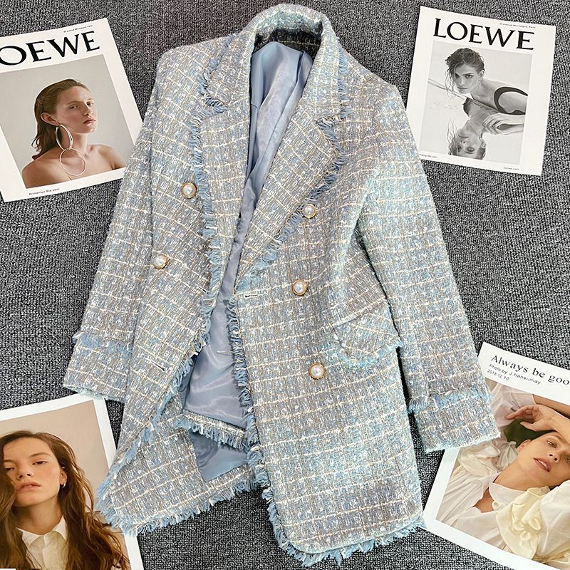 Elegante cappotto da donna Valstrend in stile Lake Blue, colore blu mare, con taglio classico e dettagli raffinati.