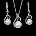 Set di gioielli da sposa con collana e orecchini con pietre scintillanti, perle e diamanti, stile elegante per feste in Europa.