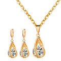 Set di gioielli in zirconio coreano Valstrend con collana pendente e orecchini eleganti per sposa e matrimonio.