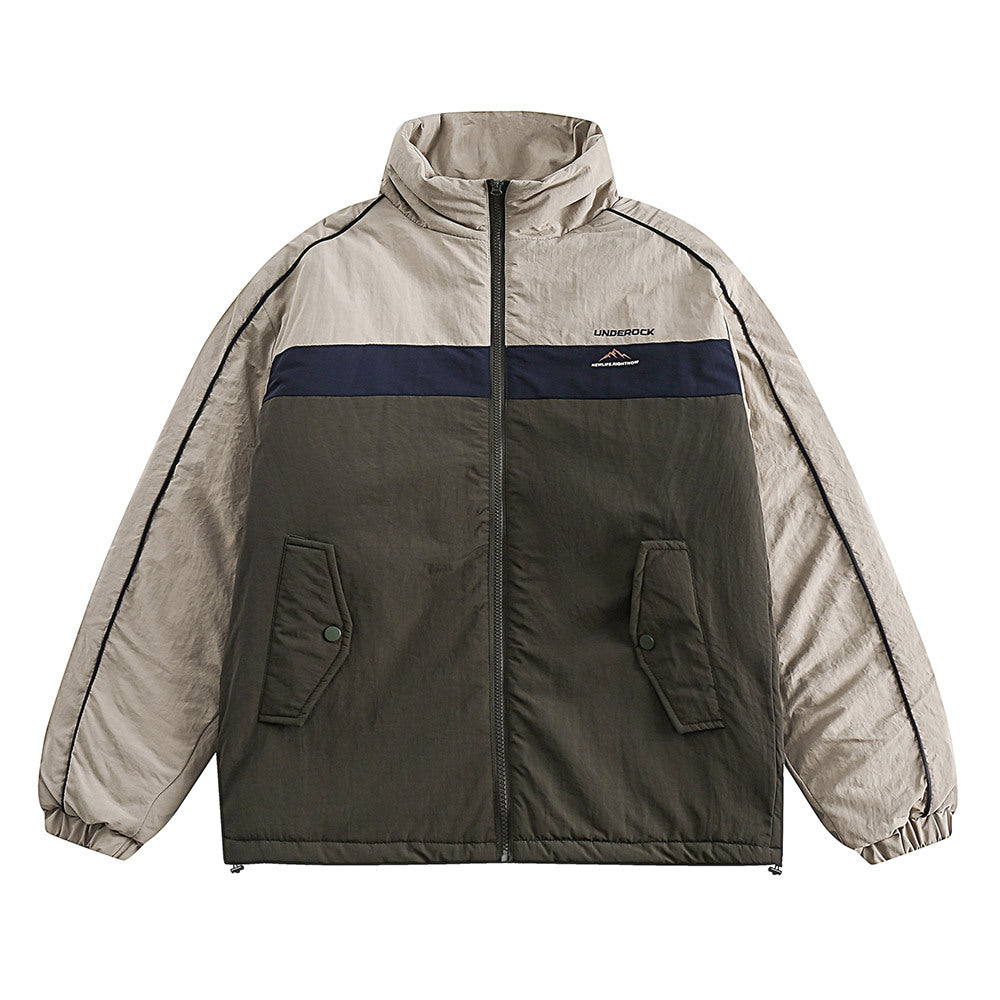 Cappotto casual e largo in cotone imbottito di colore solido, stile giapponese, marca Valstrend, vista frontale.