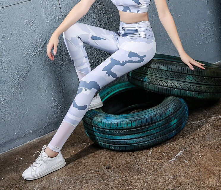 Pantaloni yoga stampati da donna Valstrend Shop, tessuto elastico e comodo, con motivo colorato e design aderente, visibili in immagine
