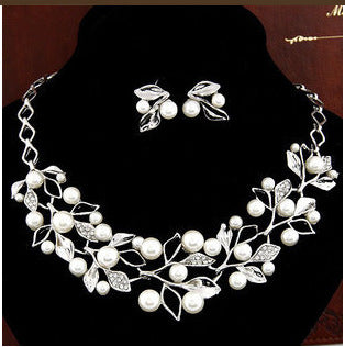 Set di gioielli con collana e orecchini a quattro foglie di quadrifoglio con perle, accessori di Valstrend shop