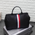 Grande borsa da viaggio Valstrend con ampia capacità, tasche multiple e manici resistenti, ideale per viaggi lunghi.
