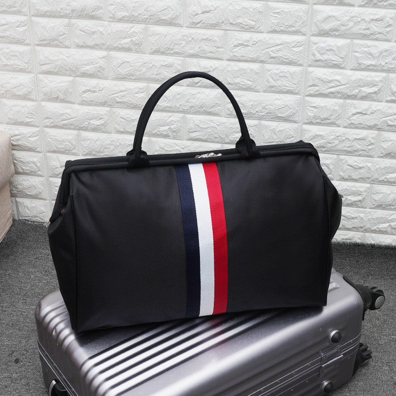 Grande borsa da viaggio Valstrend con ampia capacità, tasche multiple e manici resistenti, ideale per viaggi lunghi.