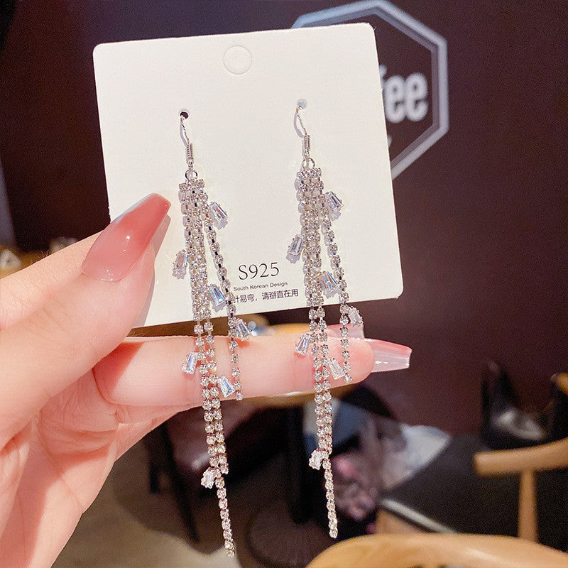 Orecchini in argento sterling con perle di lusso, design elegante e raffinato, perfetti per uno stile sofisticato e femminile