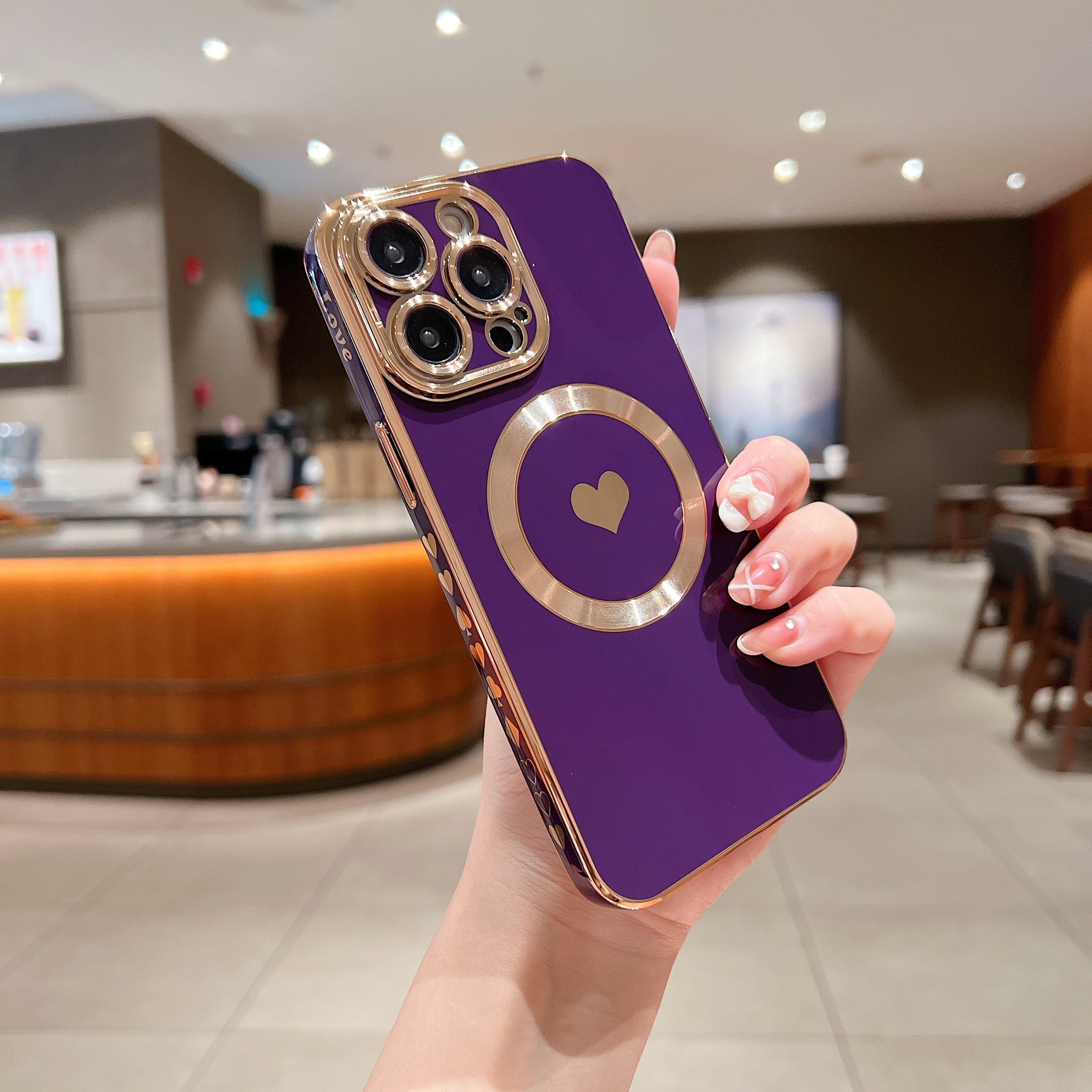 Custodia magnetica YUSHISTONE per iPhone, cover morbido con protezione per lente, compatibile con iPhone 15 Pro Max e altri modelli.