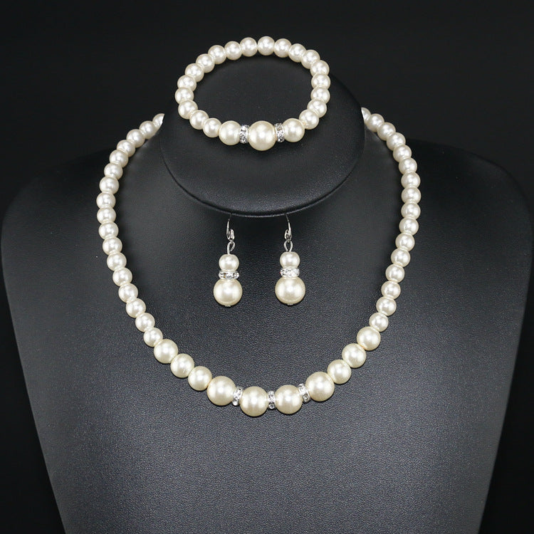 Collana, bracciale e orecchini in perle Valstrend, set di gioielli eleganti con perle bianche e dettagli raffinati.