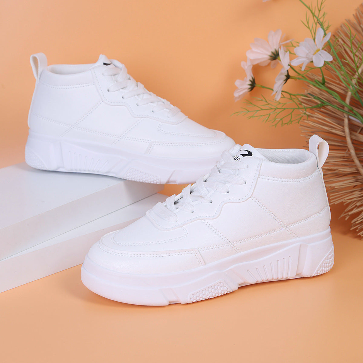 Scarpe sportive Valstrend Leisure Sneaker con suola piatta e comoda, stile casual e design moderno per il comfort quotidiano.