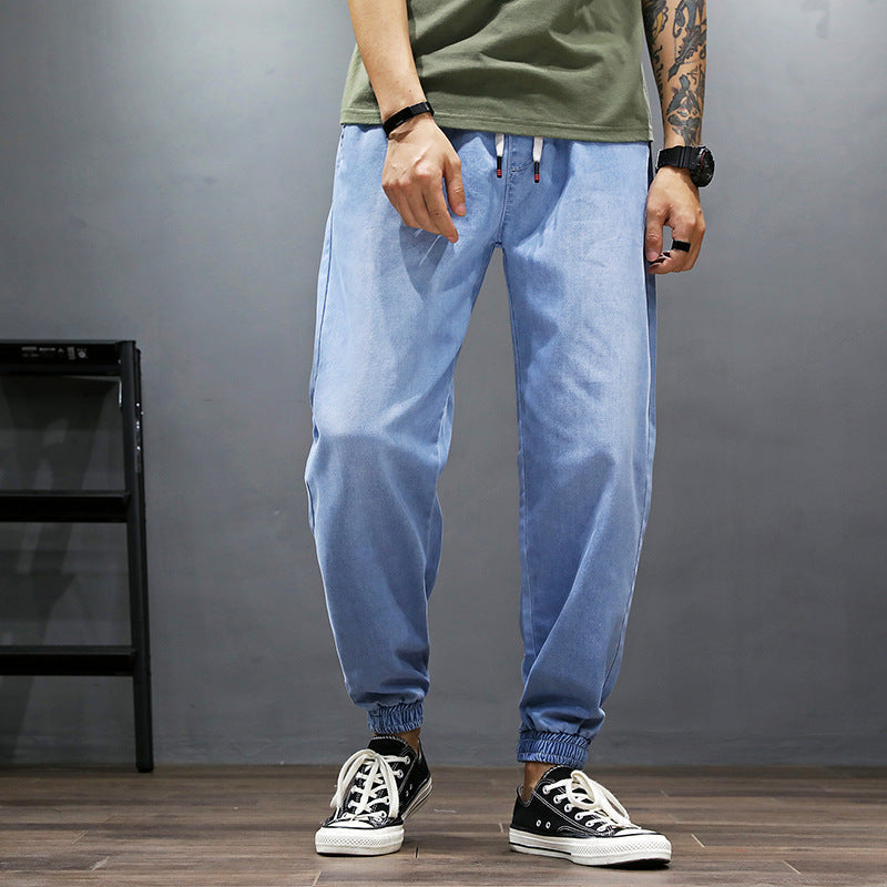 Pantaloni harem giapponesi di grandi dimensioni di Valstrend shop, tessuto morbido e stile rilassato, visibili in primo piano.